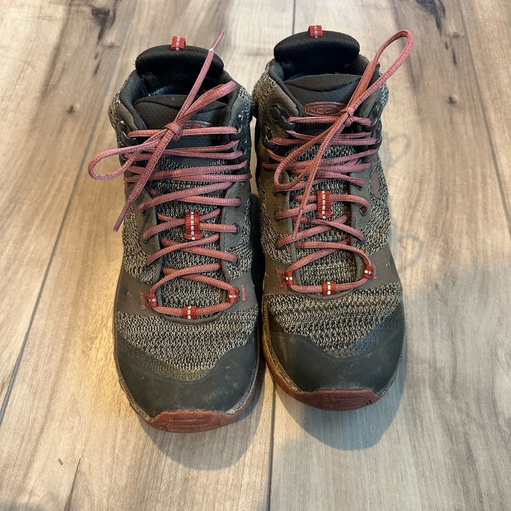 KEEN Terradora mid-top hiking boots size 7